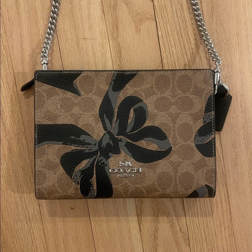 Coach Brown Bow Print Crossbody Bag
Brand new but tag is removed
Never used - Picture 3 of 10